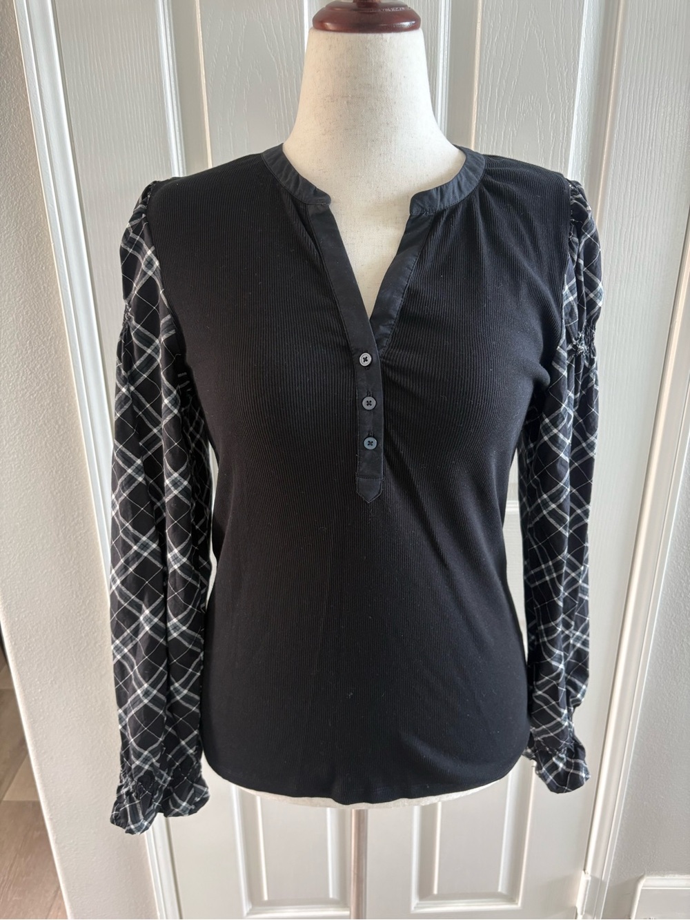 LOFT | Black Plaid Sleeve Henley Top Women’s | Size Large | Excellent Condition.